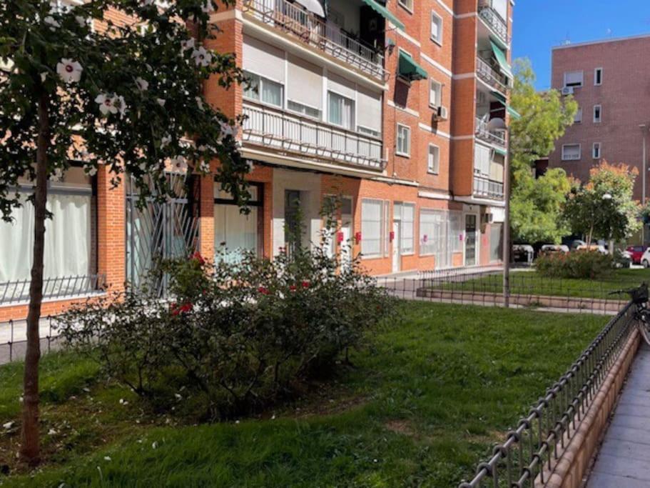 Nuevo Y Confortable Apartamento En Vista Alegre Madrid Eksteriør billede
